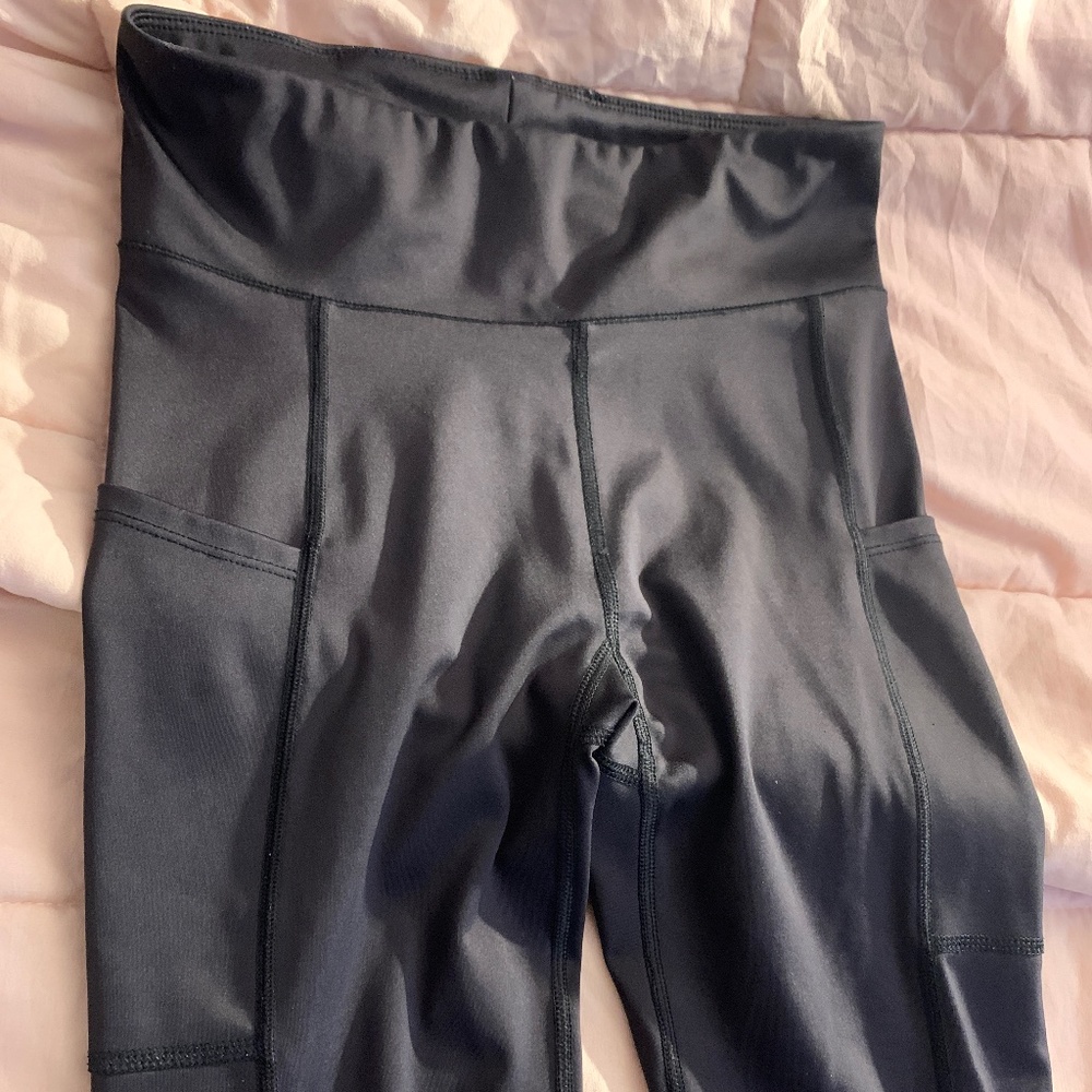 Aeropostale athletic leggings with pockets